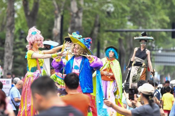 信康配资 长春“百年老街”新民大街正青春