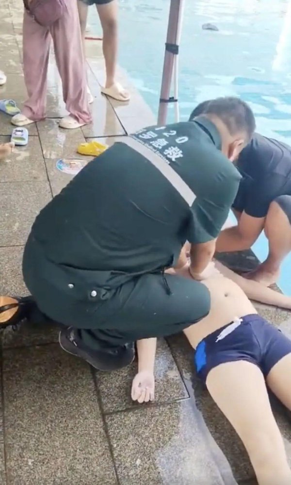 泸深通 痛心！10岁少年在游泳馆内触电身亡，最新回应→