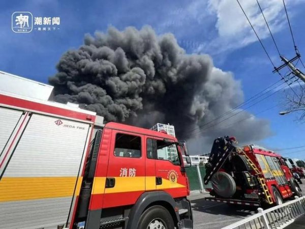 华锋优配快线 突发！杭州德胜东路一厂房起火，现场无人员伤亡