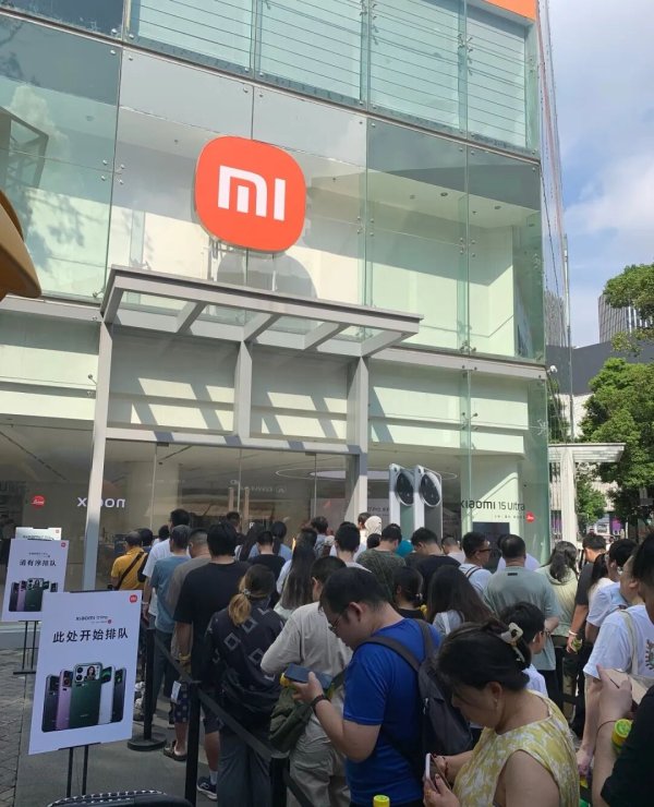 兴泊证券 小米17系列今日开售，5分钟刷新2025年国产手机首销全天销量纪录